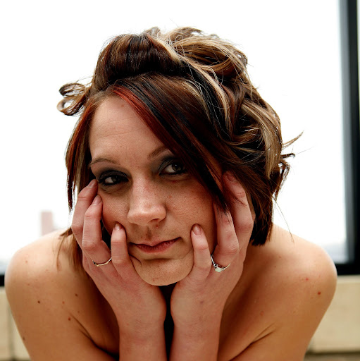 Amanda May Photo 4