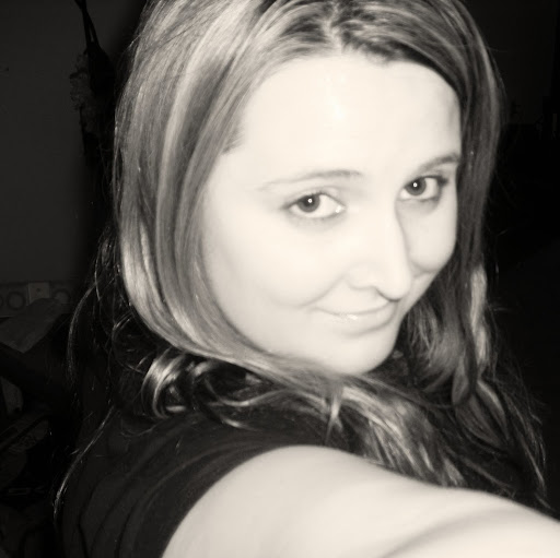 Julia Harrison Photo 20
