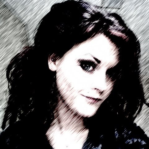 Danielle Everett Photo 7