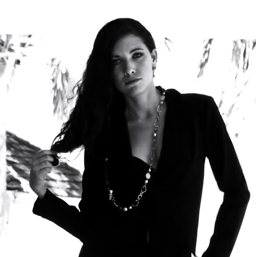 Elizabeth Maxwell Photo 11