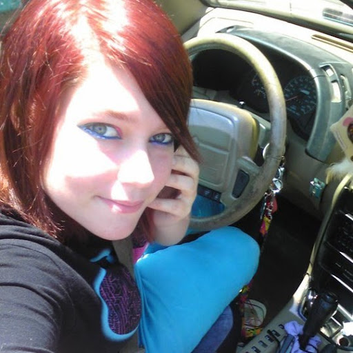 Nikki Anderson Photo 15