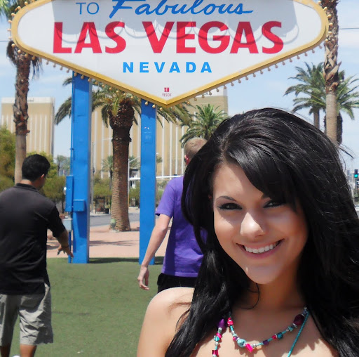 Christina Halstead Photo 16