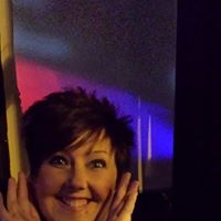 Erica Yates Photo 13