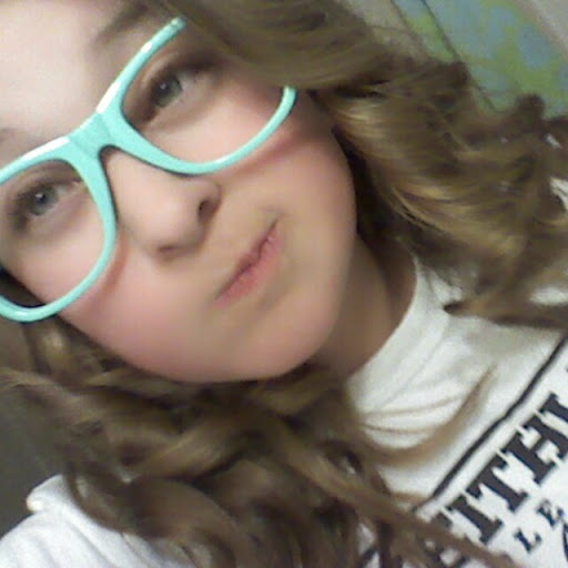 Alexis Lowe Photo 4