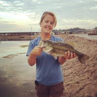 Chelsea Phillips Photo 22