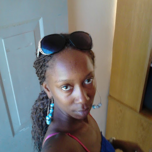 Queen Robinson Photo 20