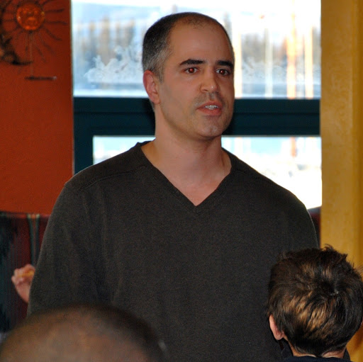 Richard Reyes Photo 44