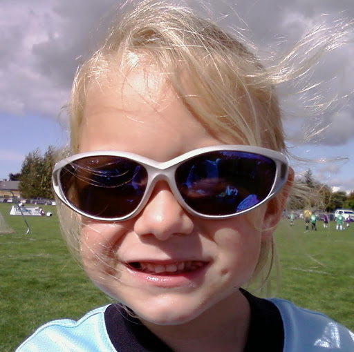 Emily Dutton Photo 12