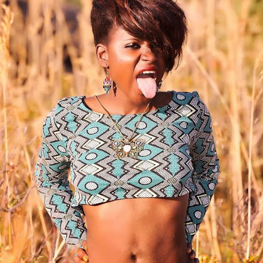 Ana Bell Photo 16