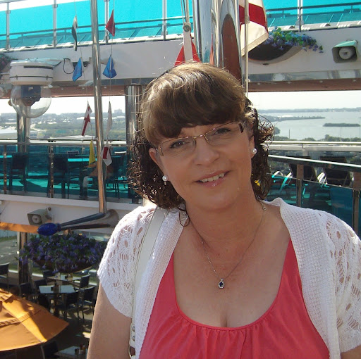 Julie Hinton Photo 12