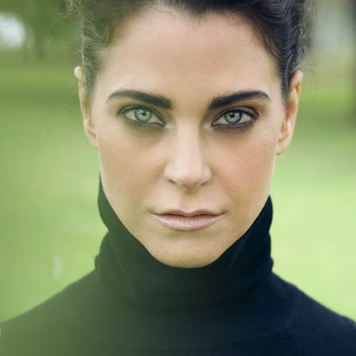 Julie Alexander Photo 13