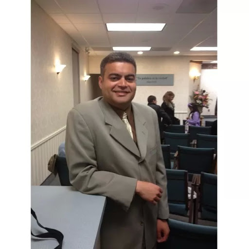 Robert Hernandez Photo 27