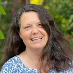Julie Clark Photo 32