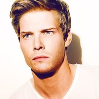 Oliver Riley Photo 5
