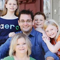 Jennifer Lundquist Photo 26