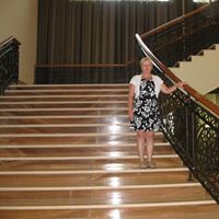 Maxine Lowe Photo 19