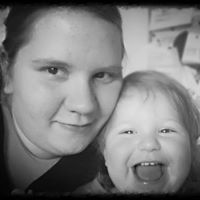Sarah Schalk Photo 17