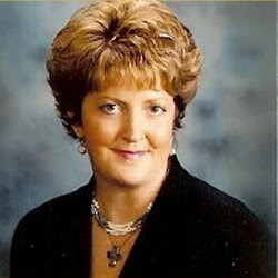 Lynn Schneider Photo 26
