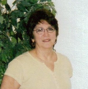 Elizabeth Wall Photo 39