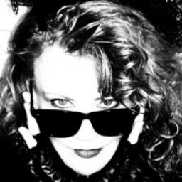 Laura Miles Photo 22