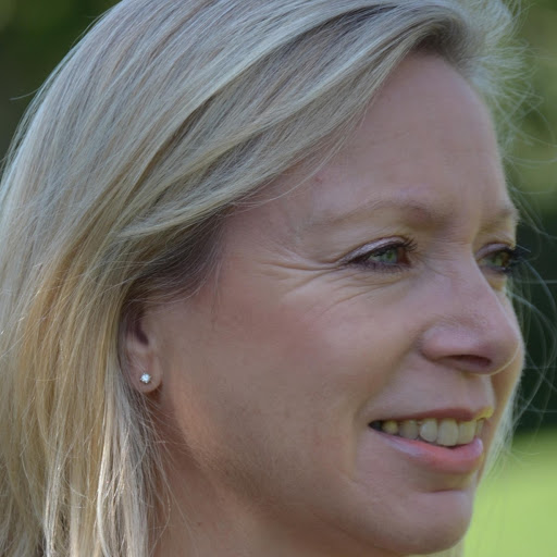 Alison Matthews Photo 9