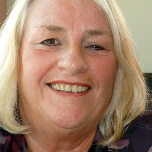 Lynda Hall Photo 16