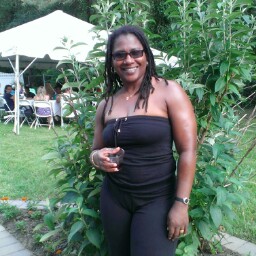 Desiree Howell Photo 23