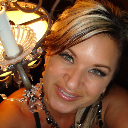 Shelley Lutz Photo 15