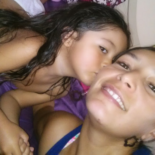 Sandra Gomez Photo 28