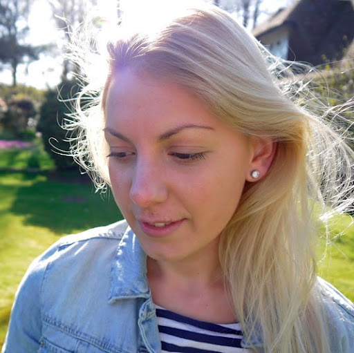 Sarah Manson Photo 14