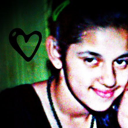Devika Singh Photo 25