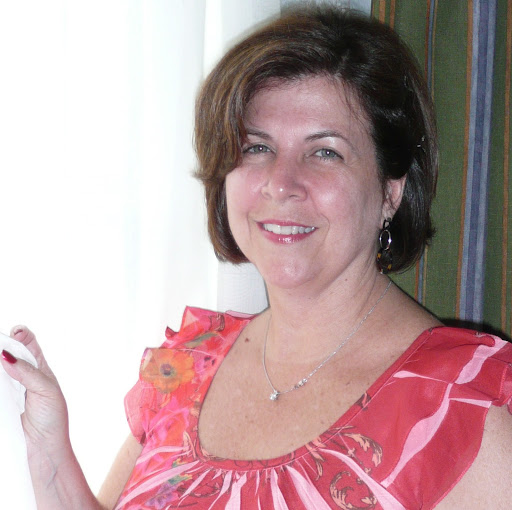 Julie Saunders Photo 26