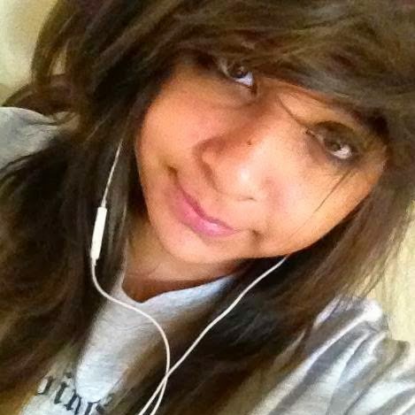 Laura Hernandez Photo 19