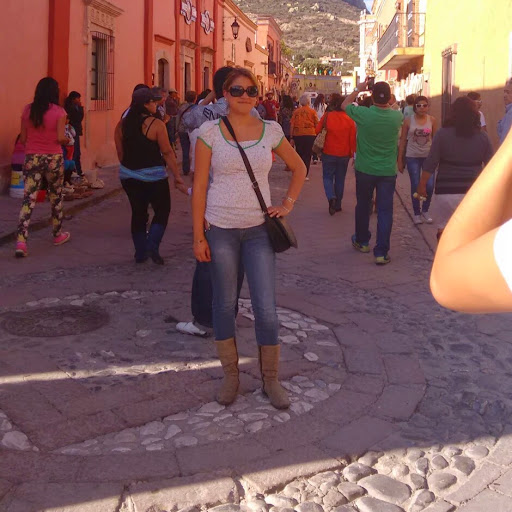 Yazmin Alvarado Photo 19