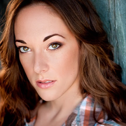 Stephanie Edmonds Photo 31