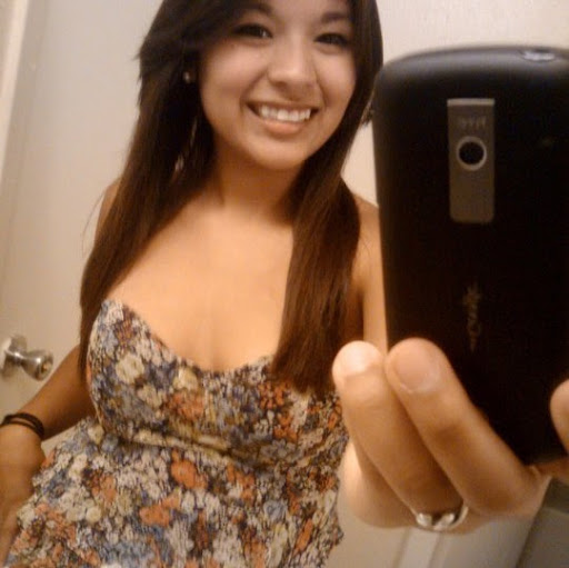 Emily Gomez Photo 28