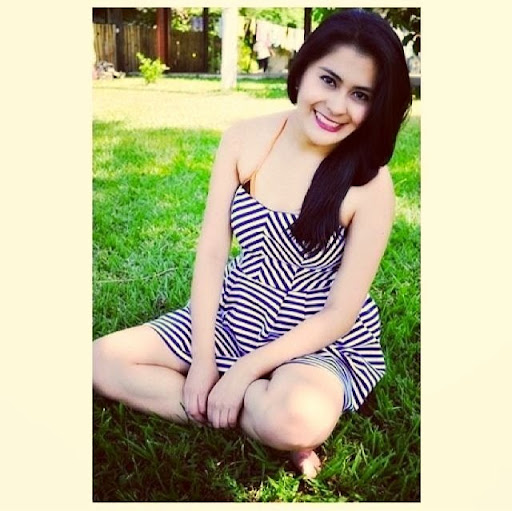 Alejandra Morales Photo 38