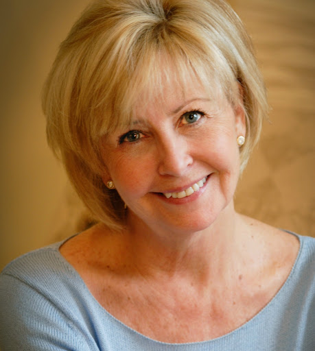 Elaine White Photo 4