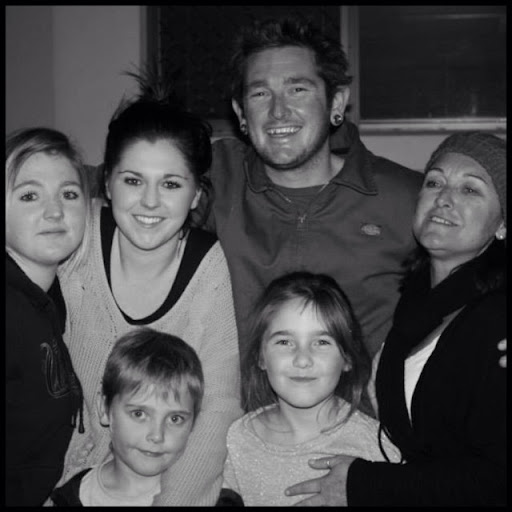 Kim Mackay Photo 21
