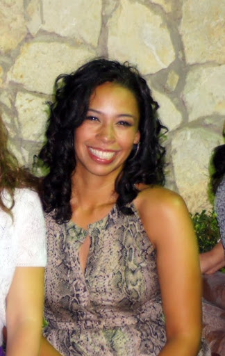 Elizabeth Olivas Photo 8