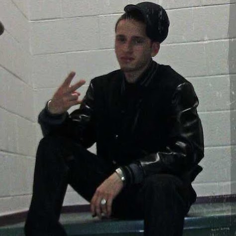 Aron Thomas Photo 14