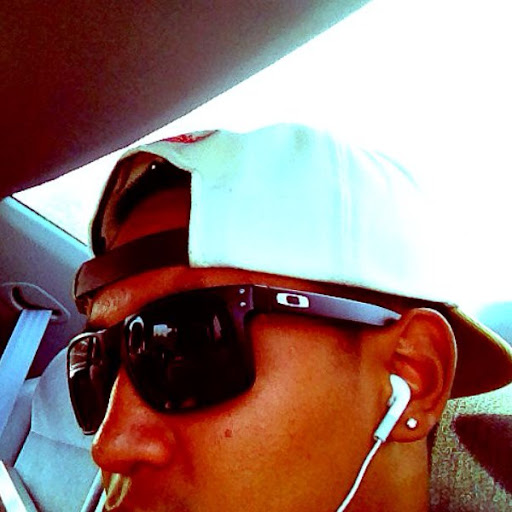 Robert Reyes Photo 11