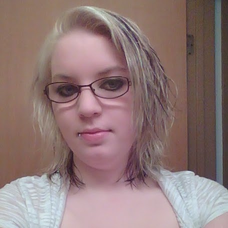 Sarah Akers Photo 17