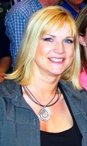 Amy Carlson Photo 42