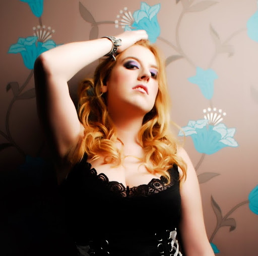 Emma Smith Photo 31