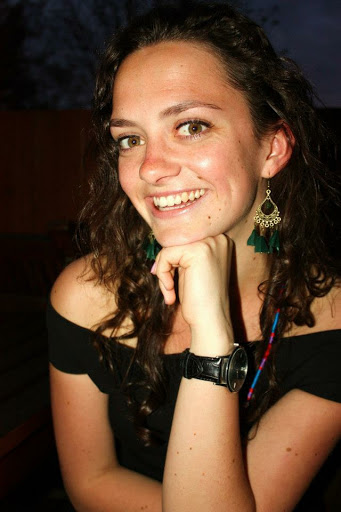 Olivia Cook Photo 32