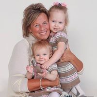 Julie Hewitt Photo 19