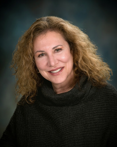 Suzanne May Photo 5