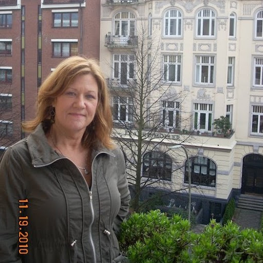 Christine Bloom Photo 24