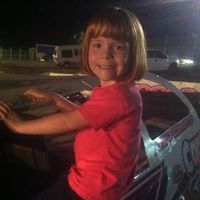 Stephanie Barnes Photo 15
